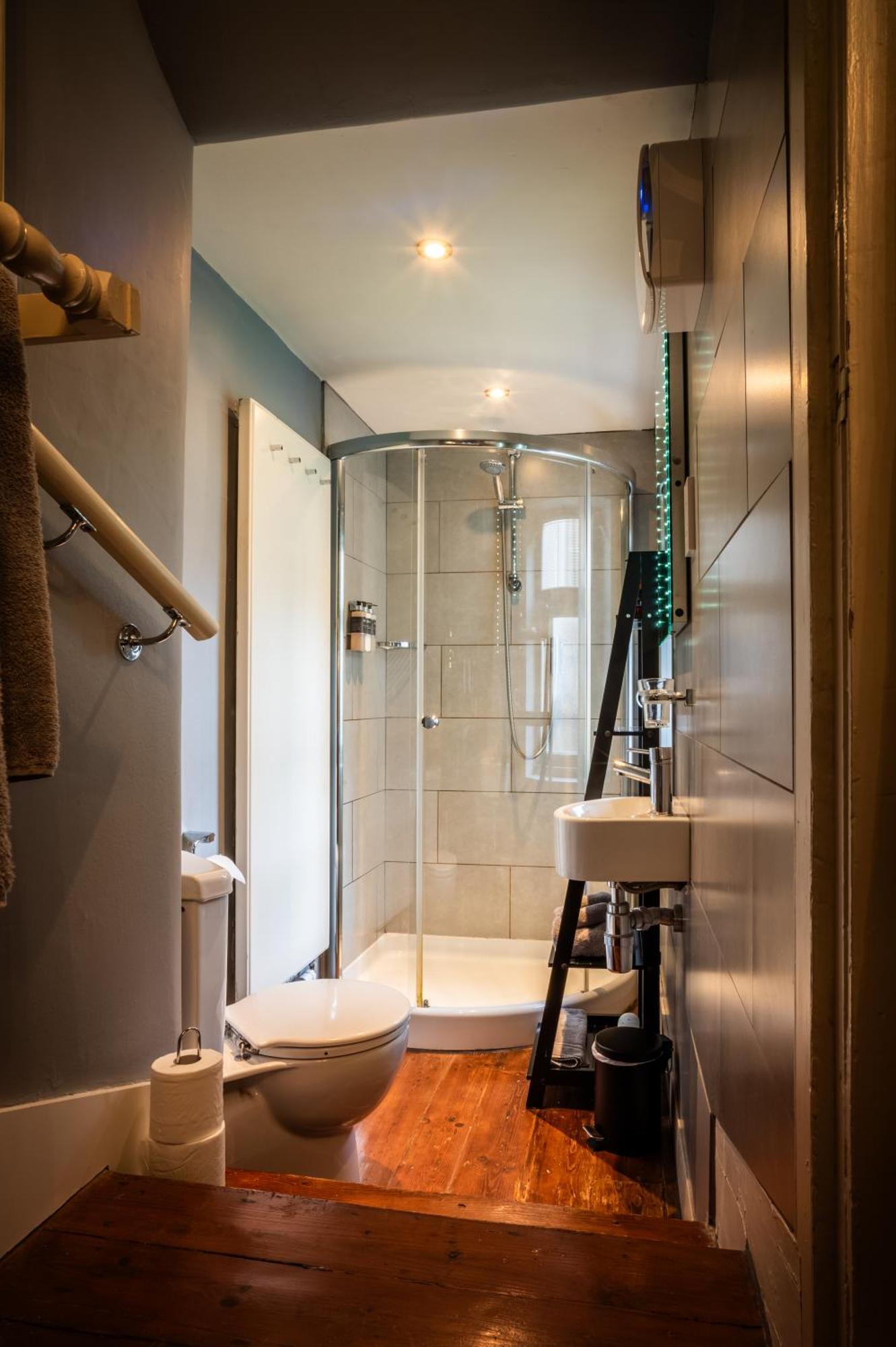 Bed & Breakfast Six Brunton Place EDI